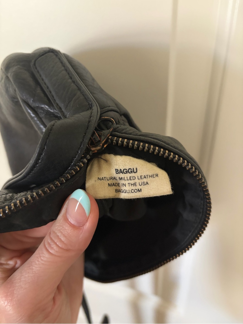 Vintage🖤RARE 🖤 BAGGU Black Round Circle Natural Leather Crossbody Bag🖤 - Picture 3 of 13